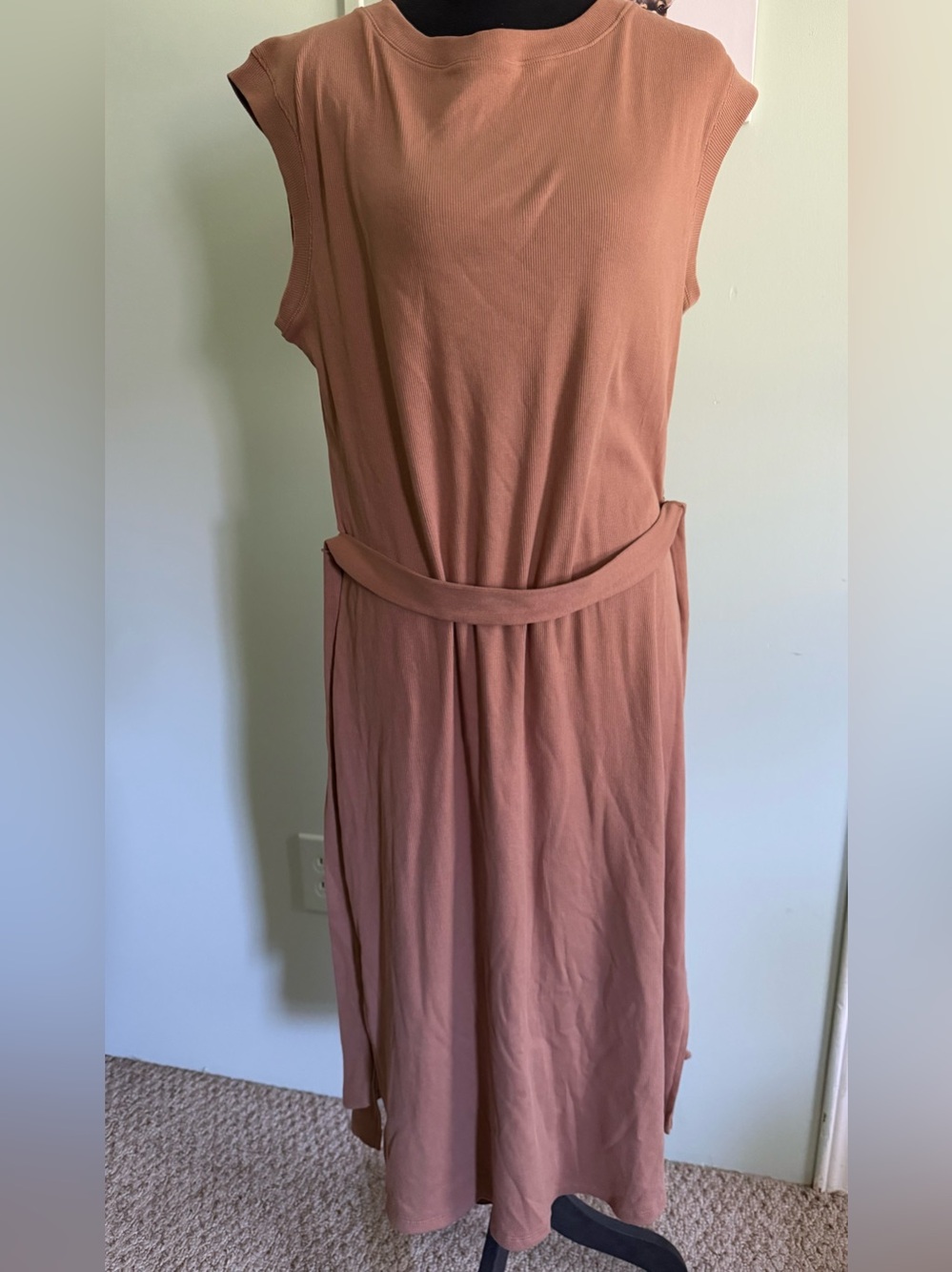 Lands' End Sleeveless Belted Midi Dress in Brown. Size M.